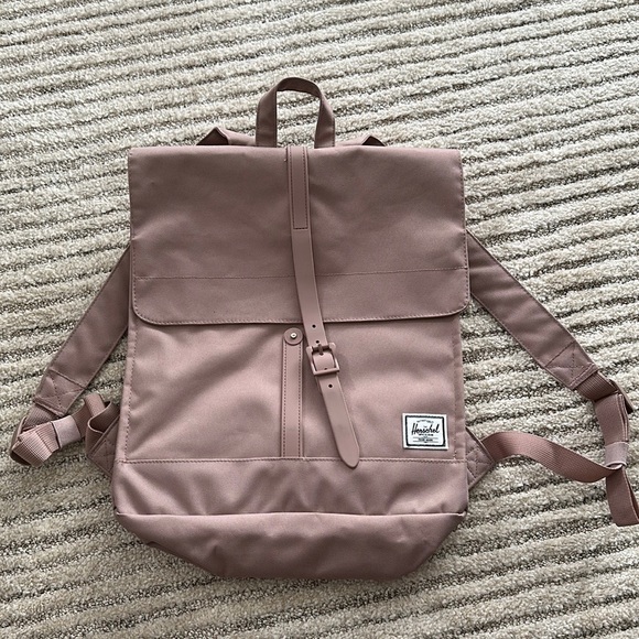 grey and brown herschel backpack Heritage Mid Volume in Country Club Prep The government of the time was enticing families to immigrate through the homestead program Herschel backpack